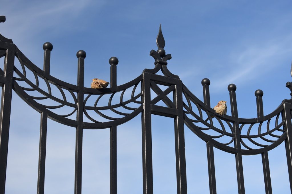 vinyl fence gate